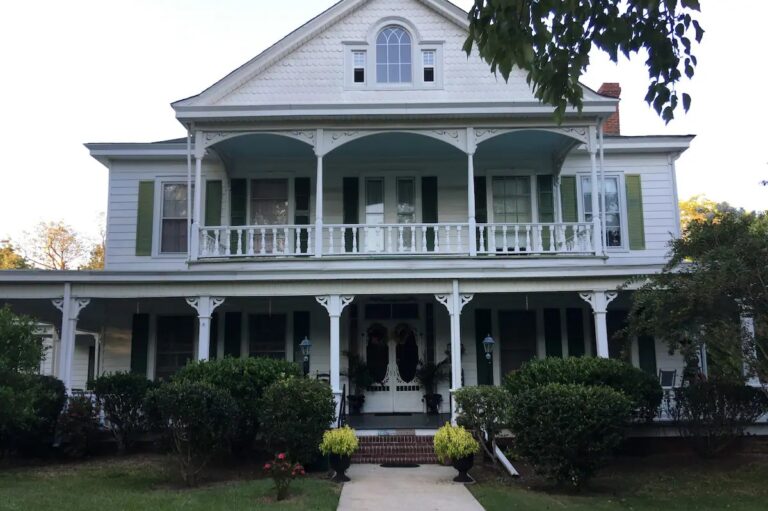 The Emotional Architecture of Southern Homes: Why Hospitality Is Built, Not Bought